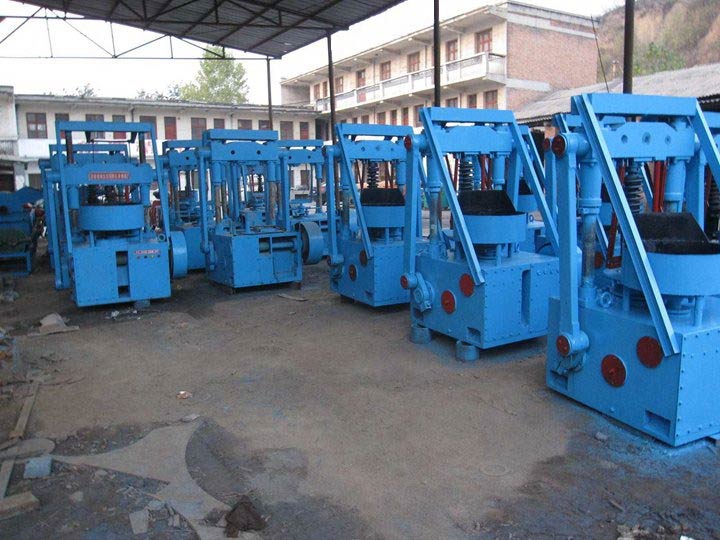 Coal briquettes making machine