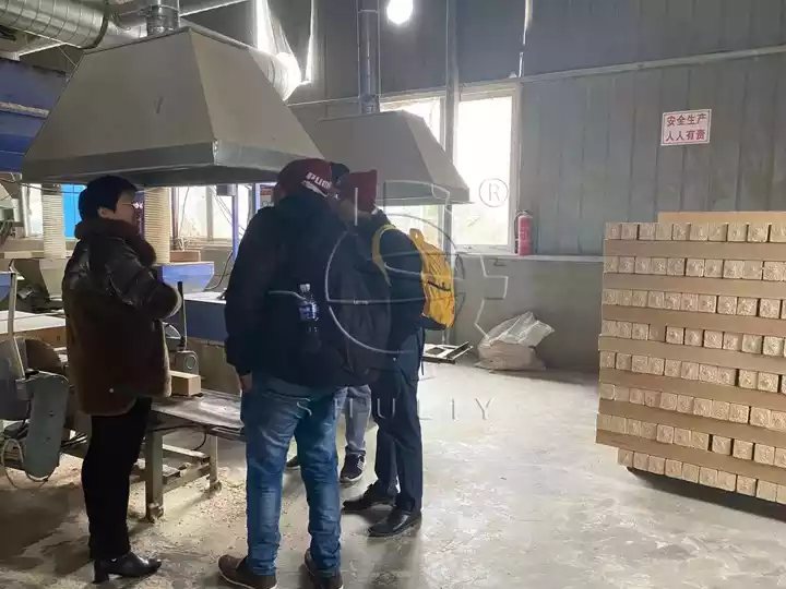 Ziara ya Tovuti ya Mteja wa Mashine ya Mbao