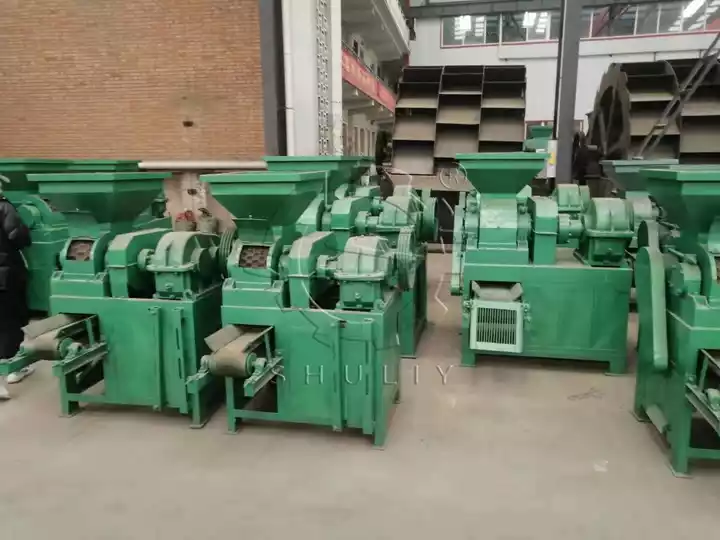 Машина для формирования шариков из угля для барбекю